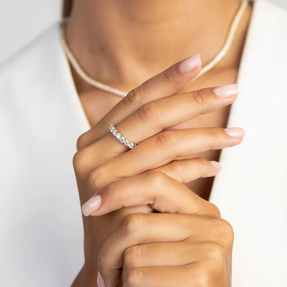 Prsteň z bieleho zlata s diamantmi po celom obvode, 1,44–1,76 ct