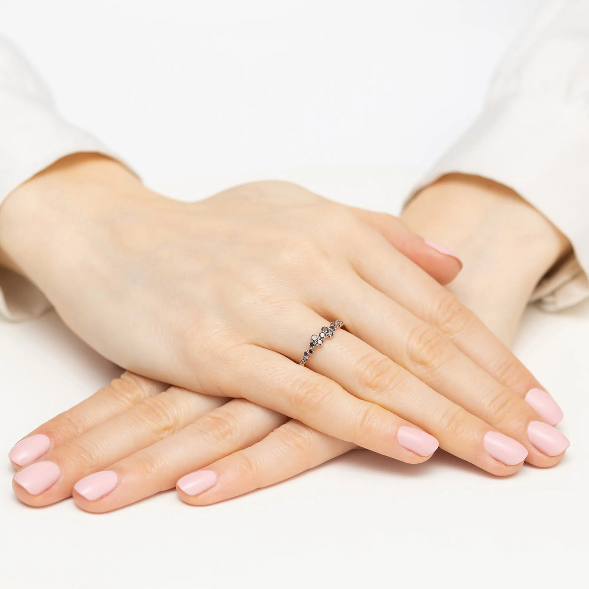 gold-ring-with-0-326ct-black-diamonds-w0528-dib-01