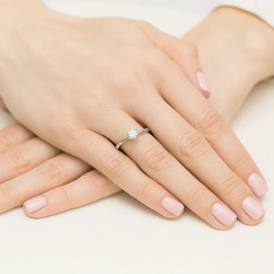 zlatý-prsteň-s-0-60ct-bielym-safírom-w0563-saw-01