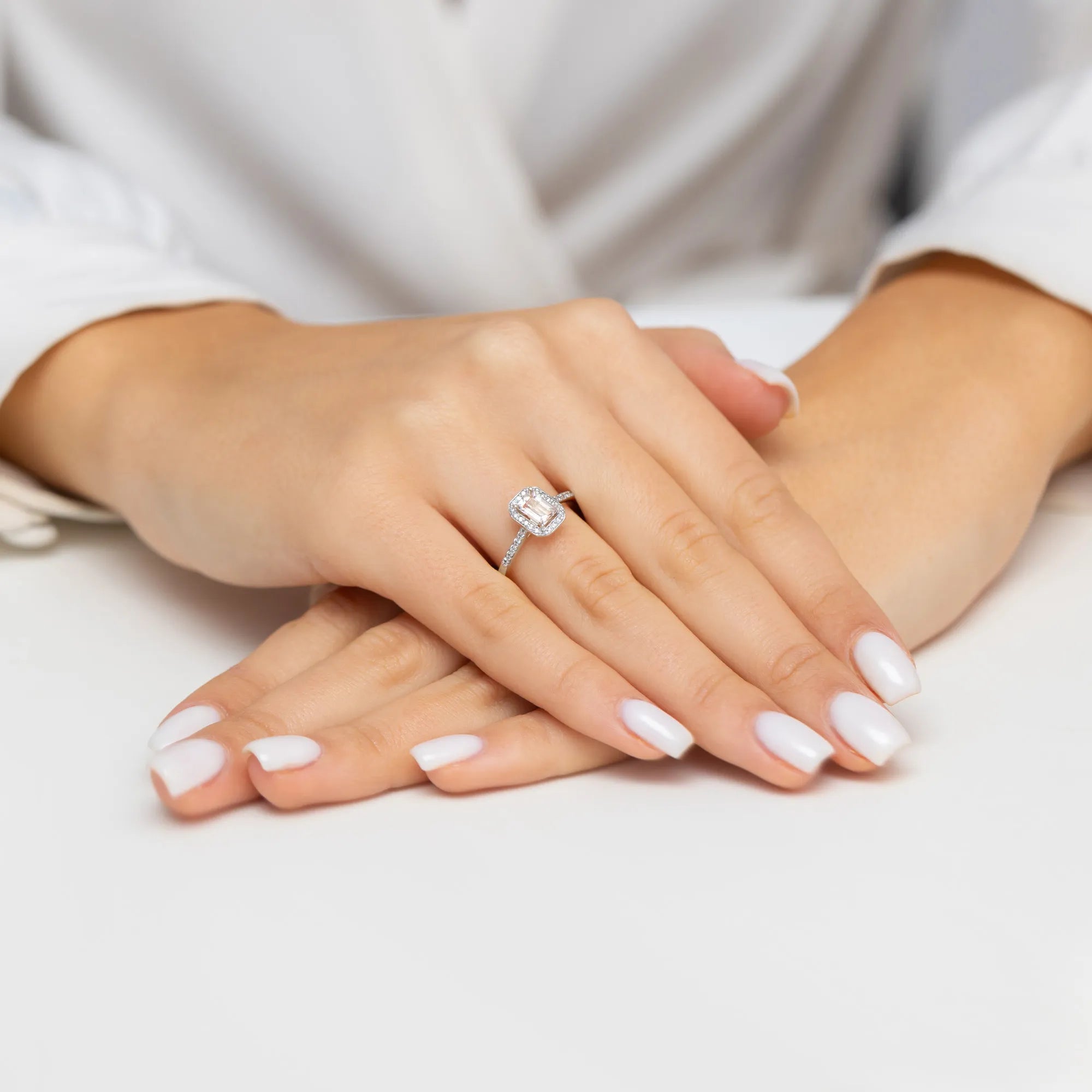 gold-ring-with-0-60ct-morganite-and-0-186ct-diamonds-w0575-mop-01