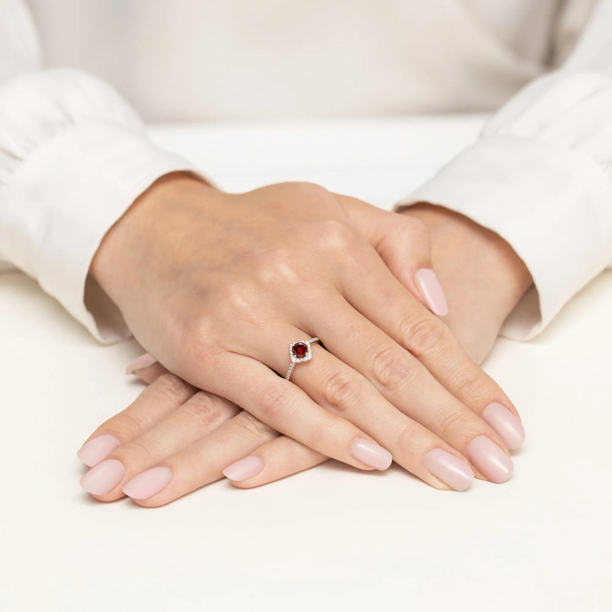 zlatý-prsteň-kvet-s-0-60ct-granátem-a-diamantmi-w0603-gar-01