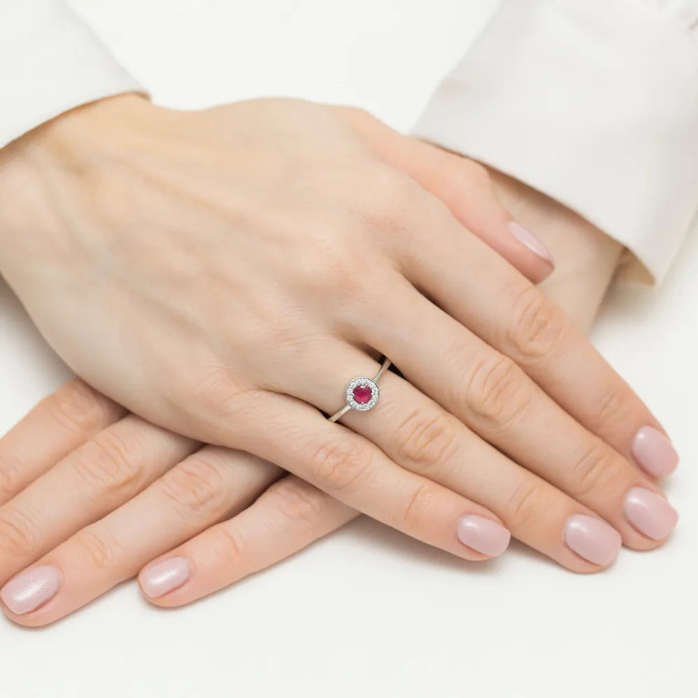 zlatý prsteň s 0,30 ct zafírom a 0,103 ct diamantmi w0616-rur-01