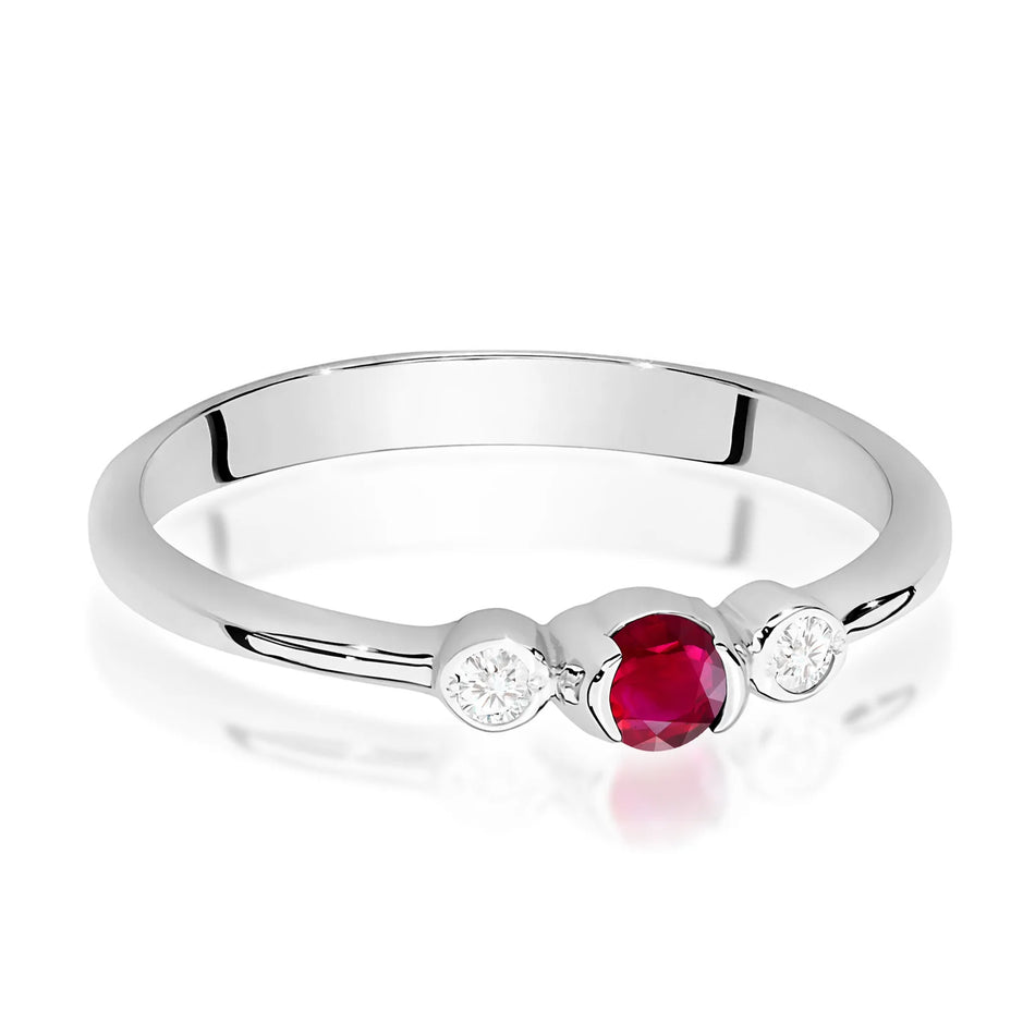 Prsteň z bieleho zlata s rubínom s hmotnosťou 0,15 ct a diamantmi s celkovou hmotnosťou 0,06 ct