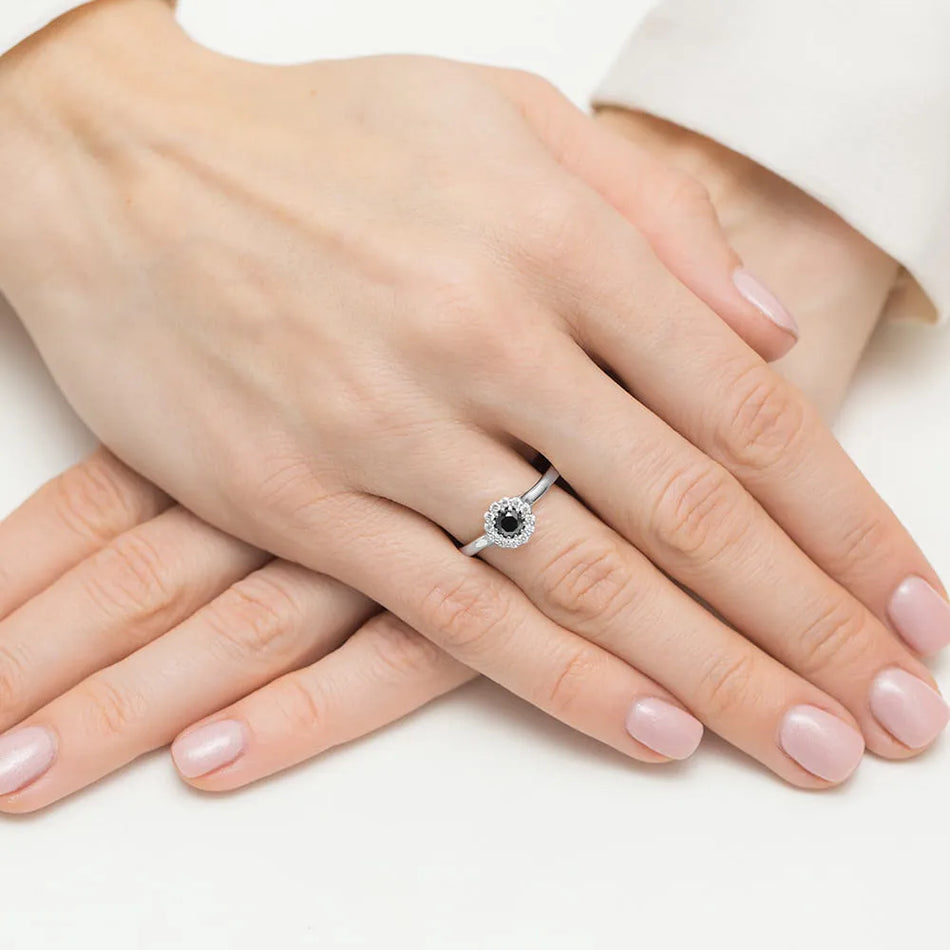 zlatý-prsteň-s-0-50ct-čiernym-diamantom-a-0-103ct-diamantmi-w0622-dib-01