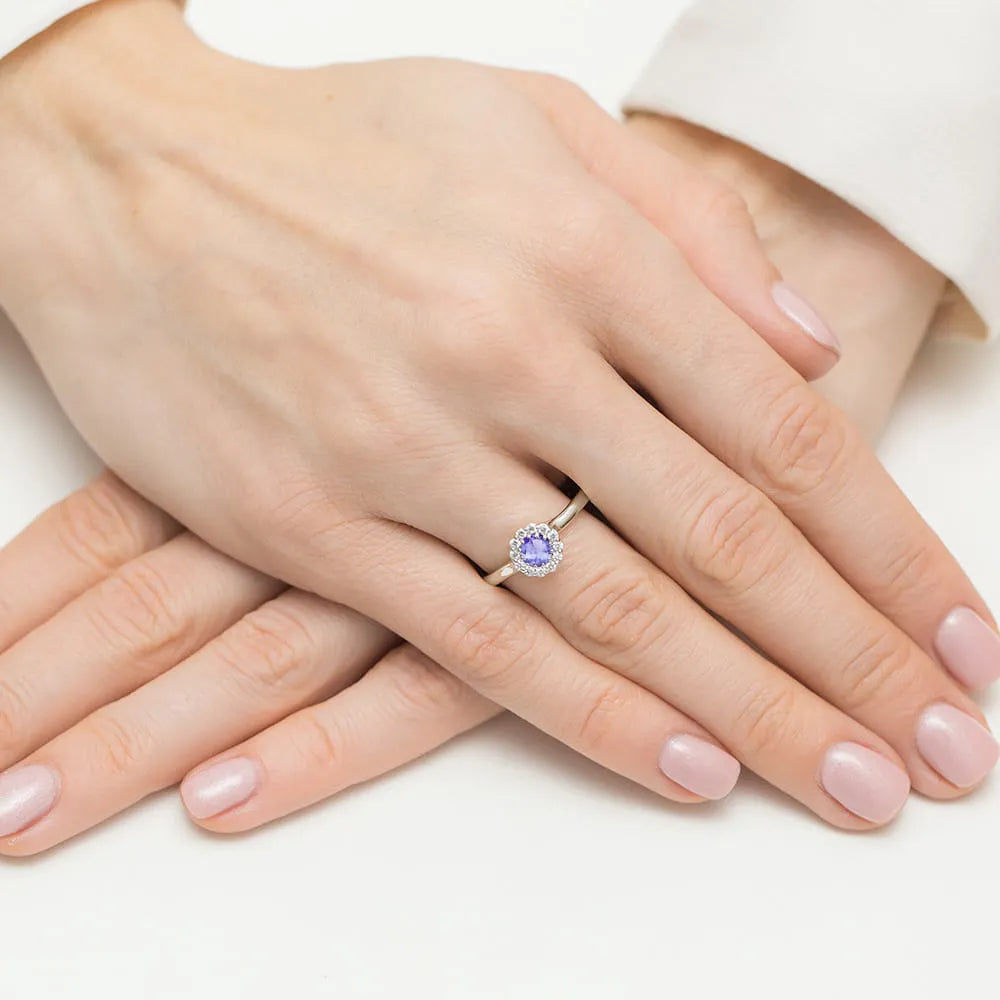 zlatý prsteň s 0,50 ct tanzanitom a 0,103 ct diamantmi w0622-tap-01