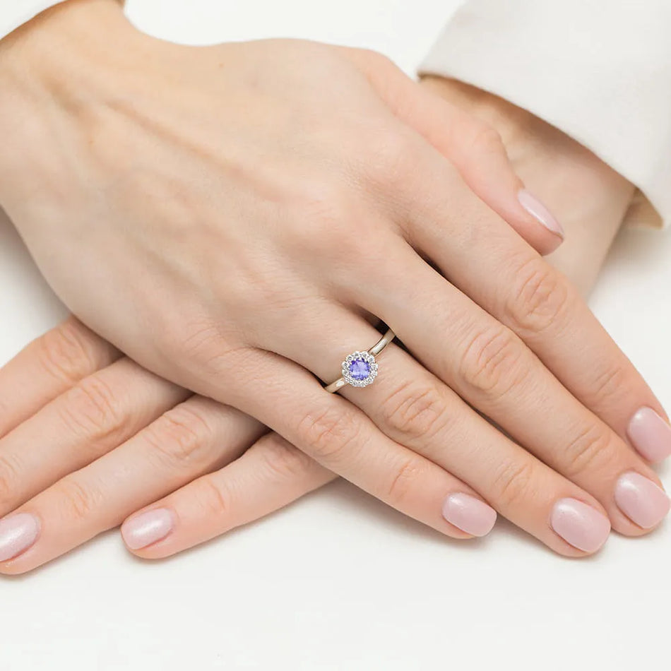 zlatý prsteň s 0,50 ct tanzanitom a 0,103 ct diamantmi w0622-tap-01