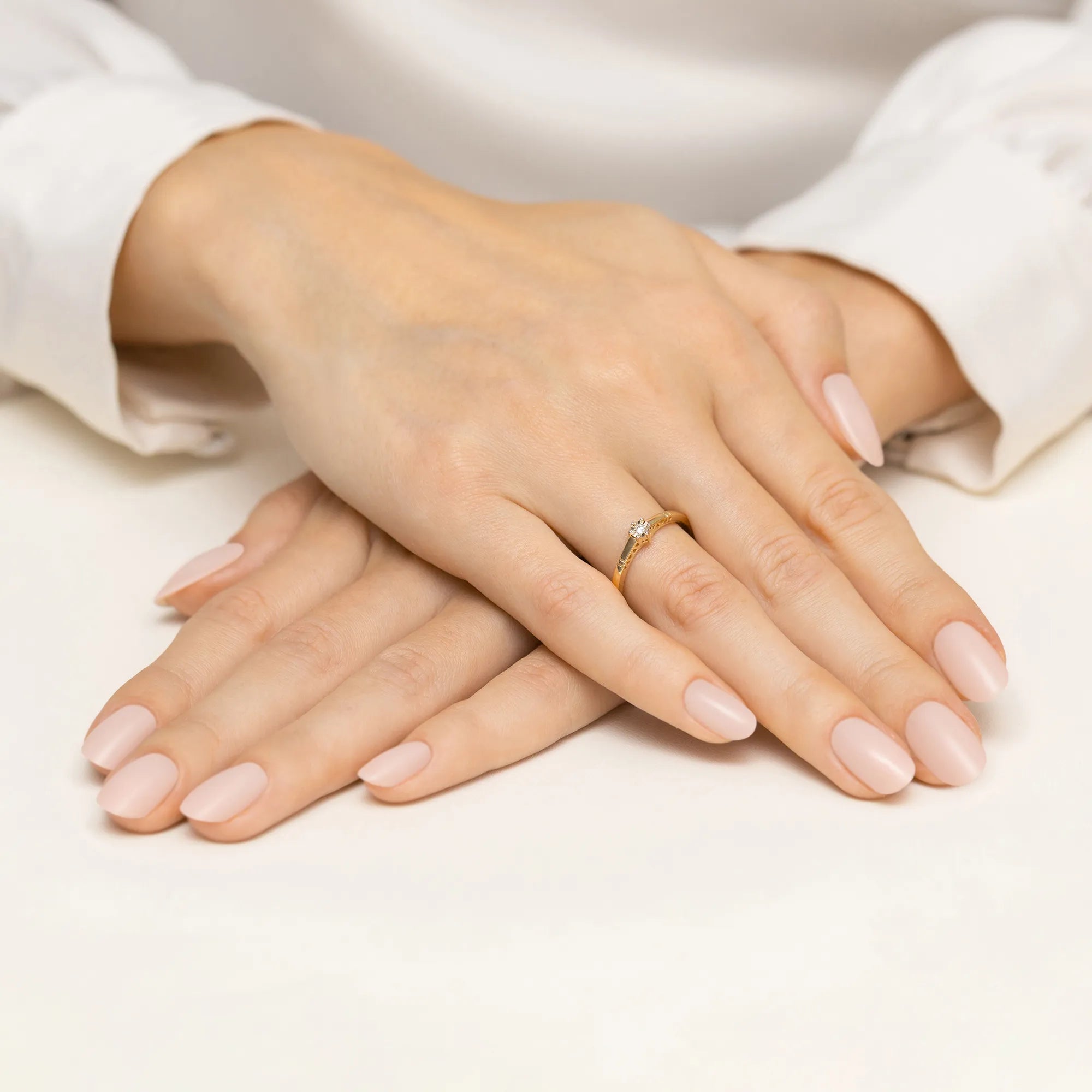 gold-ring-with-0-03ct-diamond-w0630-diw-01