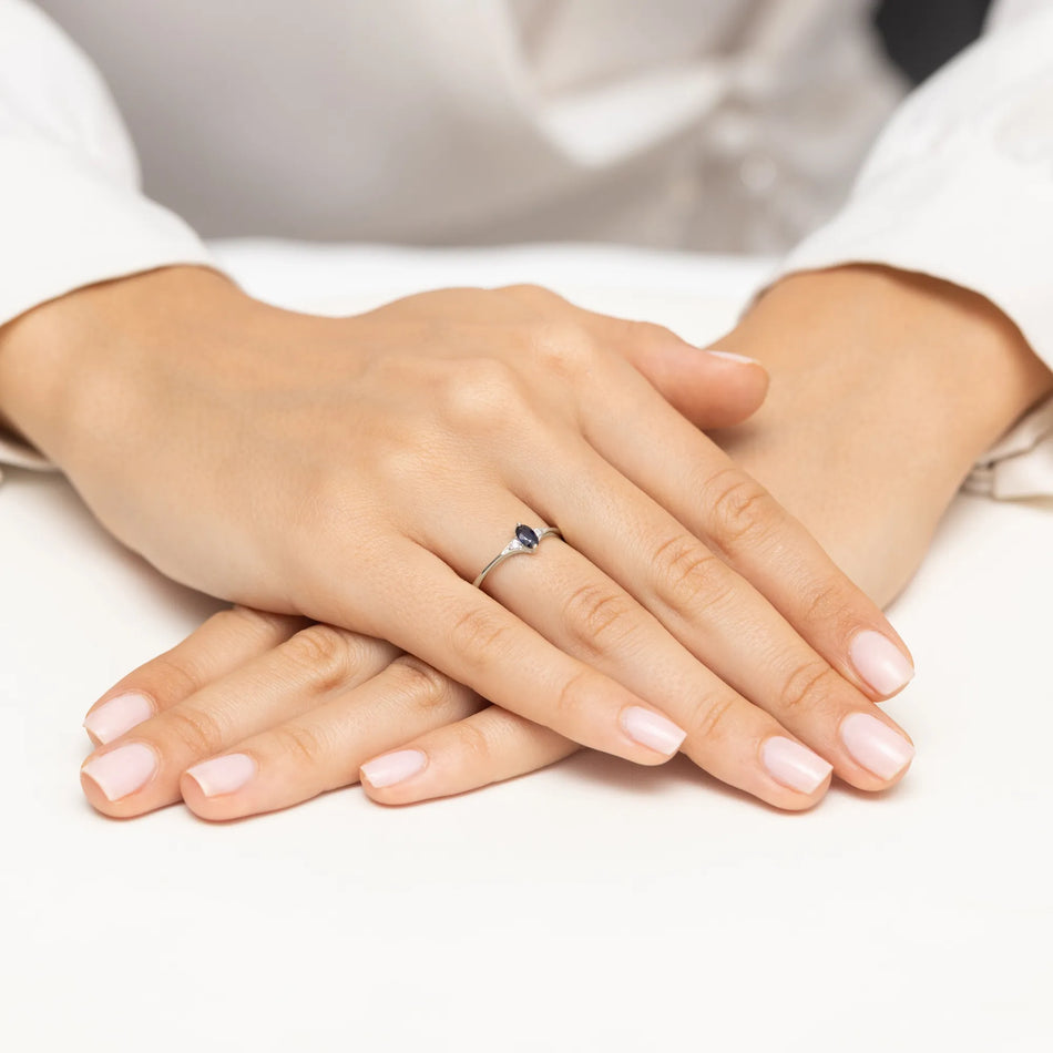 zlatý prsteň s 0,30 ct zafírom a 0,04 ct diamantmi w0681-sab-01