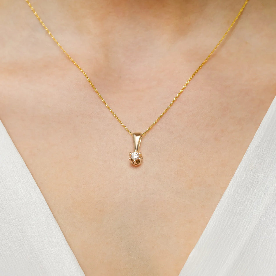 Gold Pendant with 0.08ct Diamond