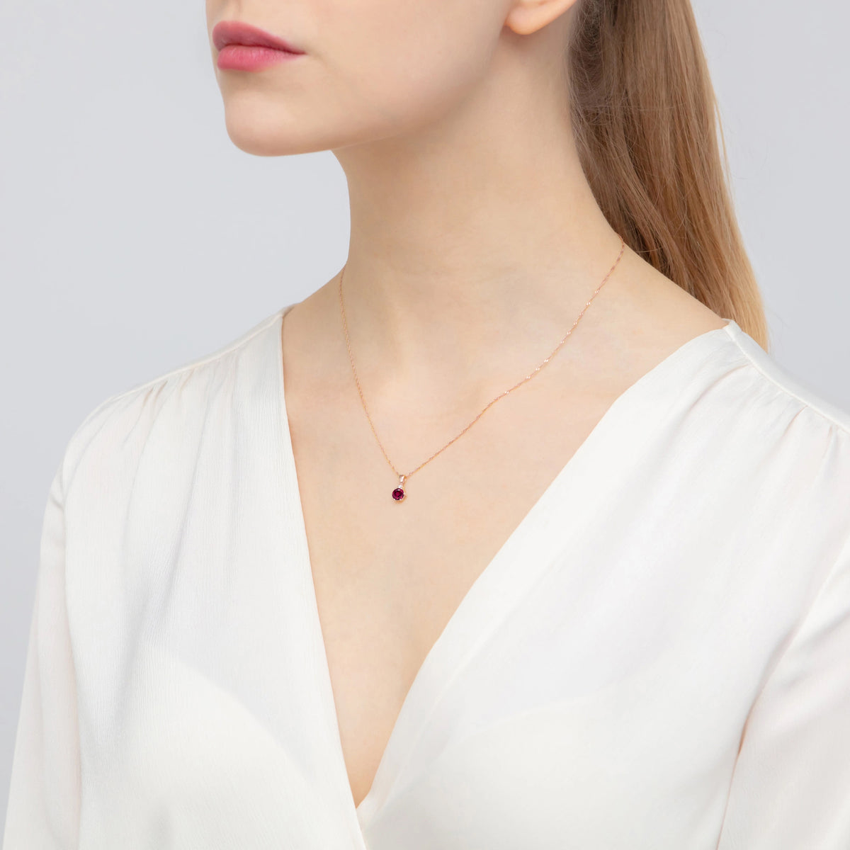 gold-pendant-with-0-60ct-rhodolite-and-0-015ct-diamonds-z0076-rhr-01