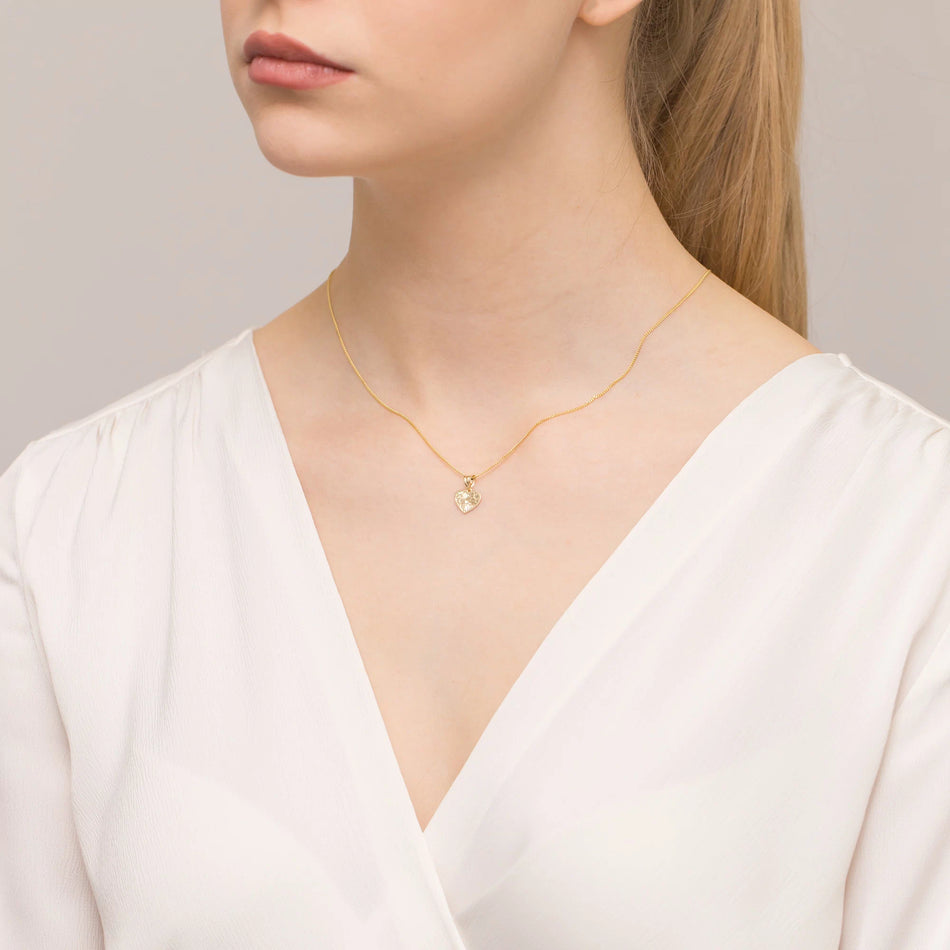 Zlatý náhrdelník s otvoreným diamantovo brúseným príveskom v tvare srdca