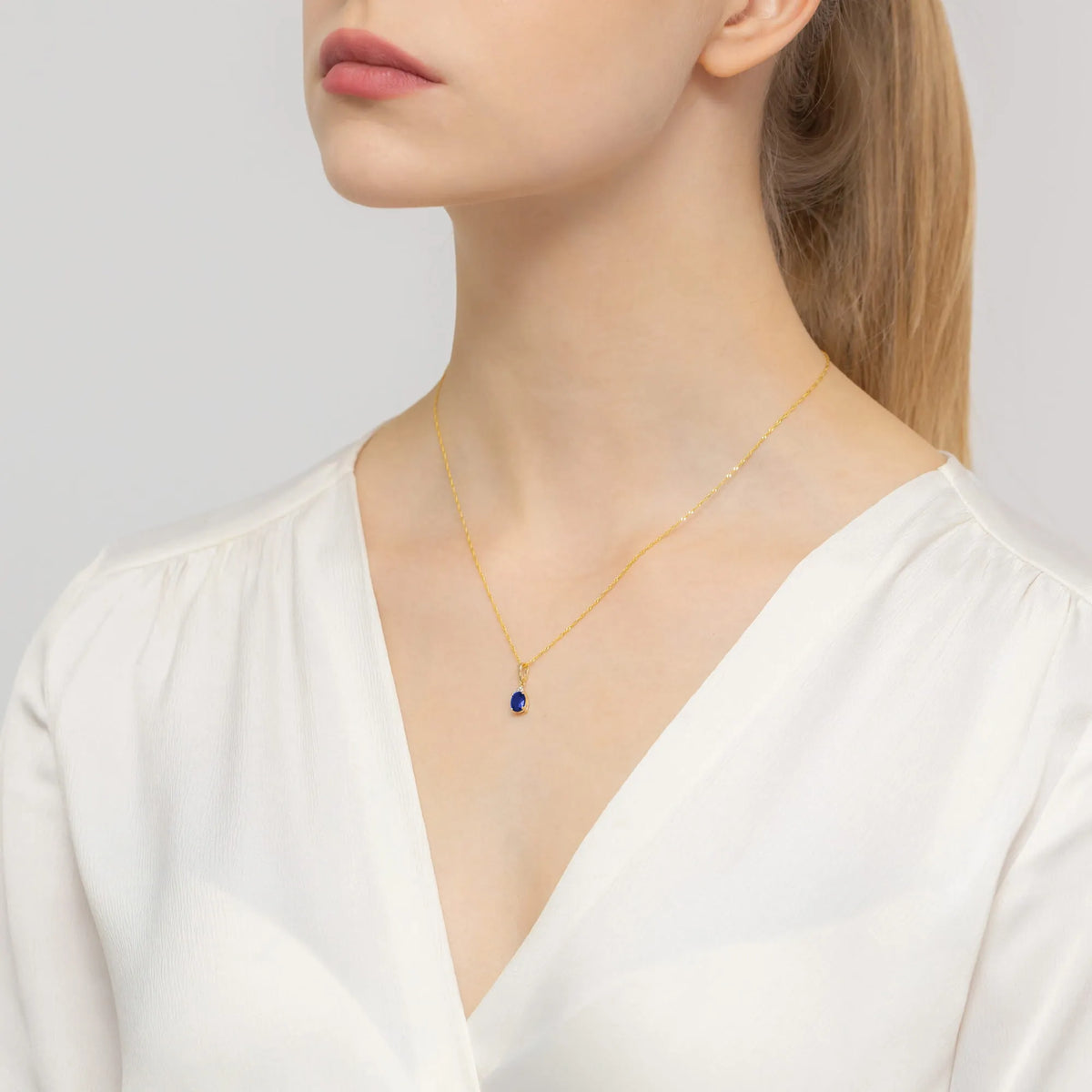 gold-pendant-with-0-90ct-sapphire-and-0-026ct-diamonds-z0308-sab-01