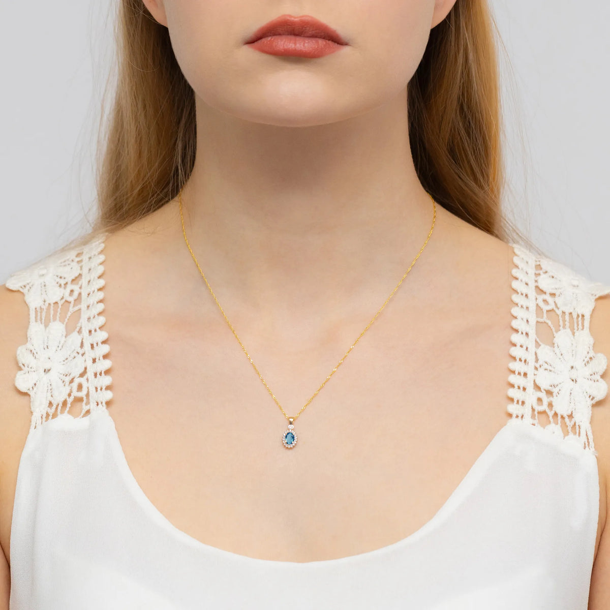 zlatý prívesok s 0,50 ct topásom london blue a 0,095 ct diamantmi z0312-tol-01