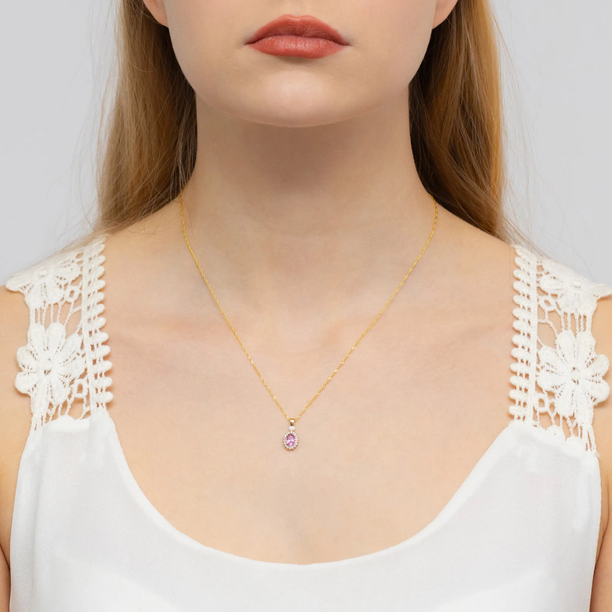 zlatý prívesok so 0,50 ct ružovým topásom a 0,095 ct diamantmi z0312-top-01