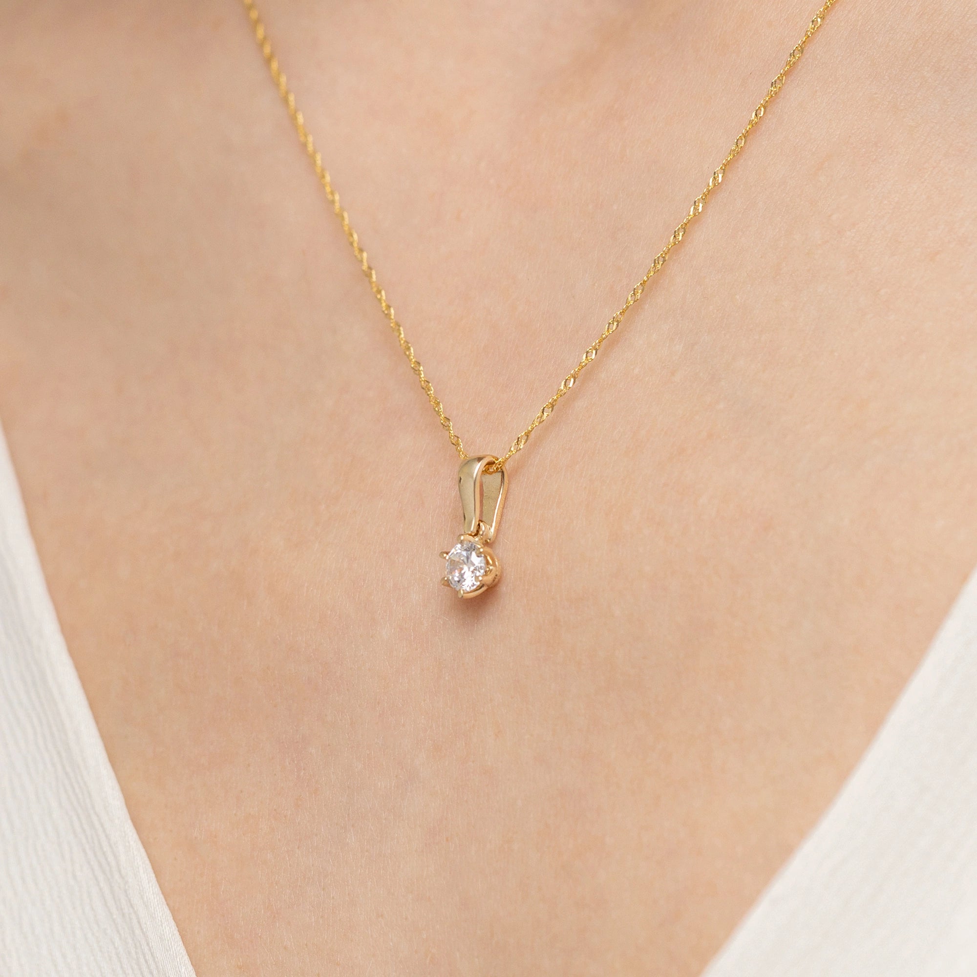 gold-pendant-with-0-30ct-diamond-z0575-diw-01