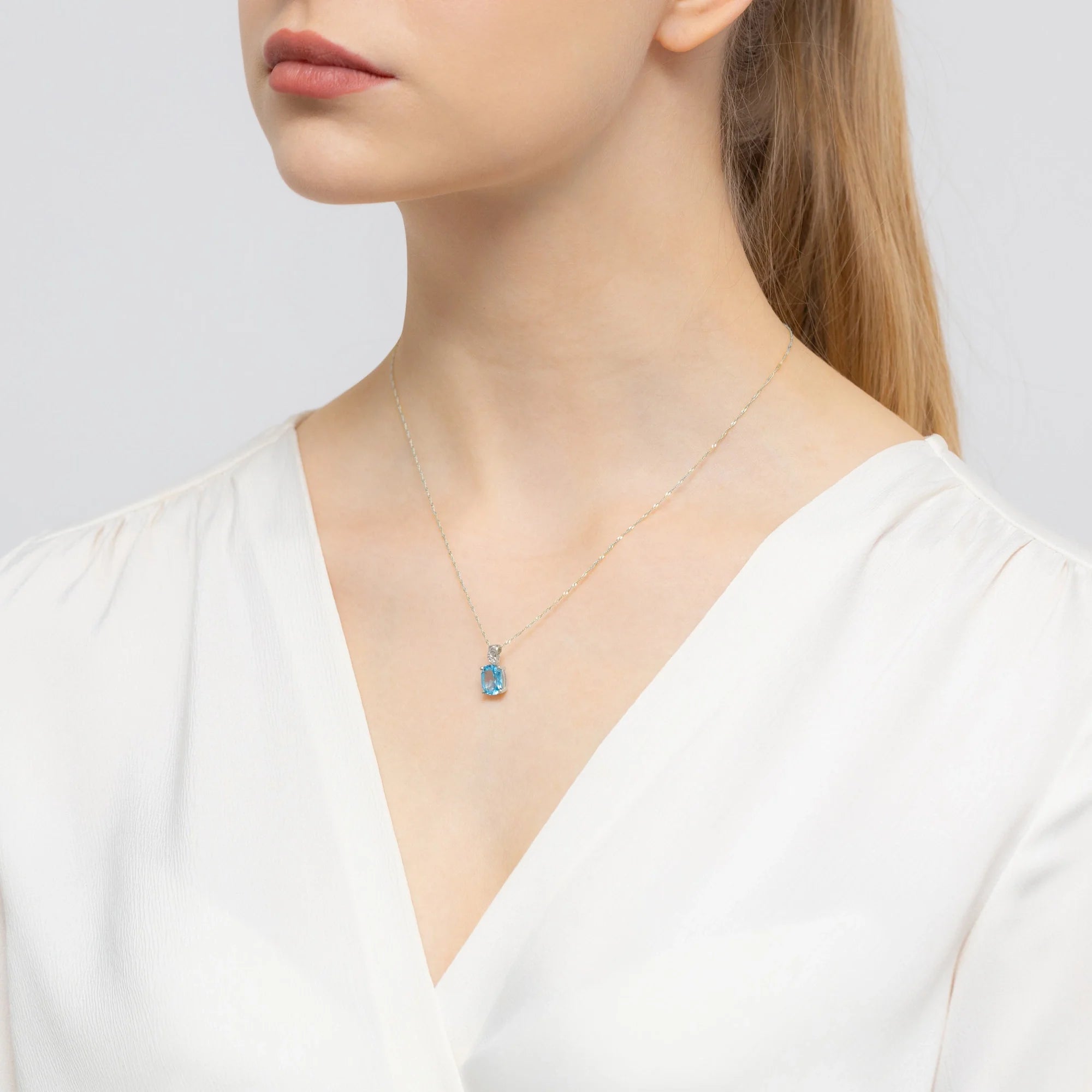 gold-pendant-with-2-40ct-topaz-and-0-005ct-diamonds-z0400-tob-01