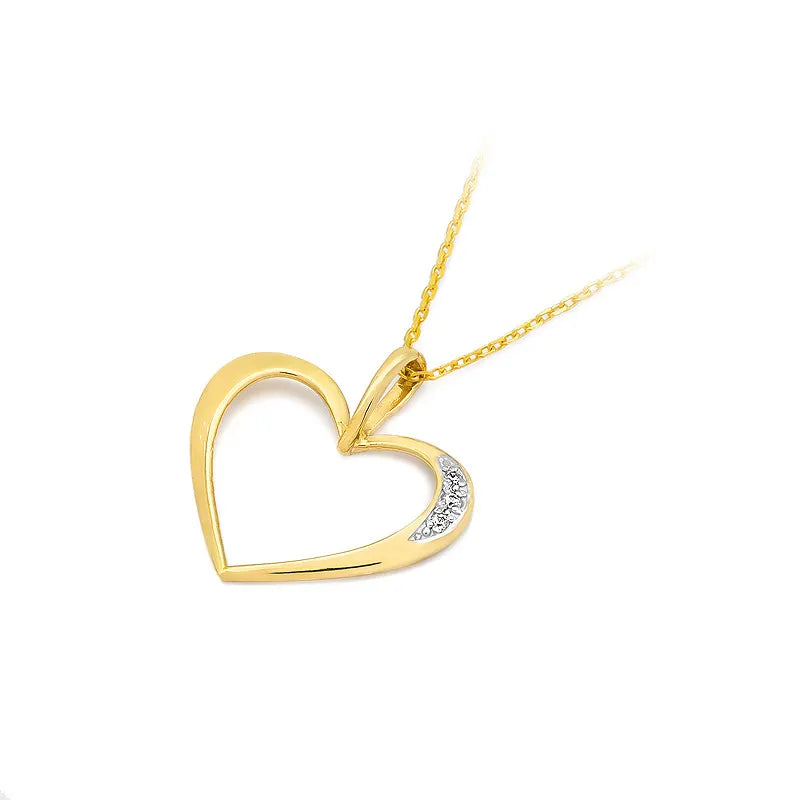 Zlatý prívesok v tvare srdca s diamantmi 0,026 ct. Urobte radosť niekomu, koho milujete.