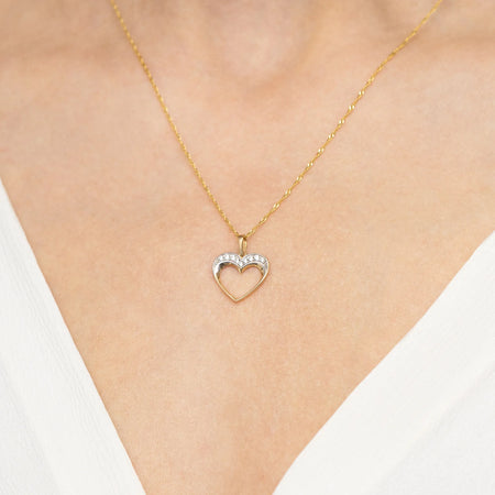 Made from 585 (14K) gold, ensuring a rich that will not fade over time. The pendant features 9 hand-set white zirconias that offering a diamond-like brilliance.