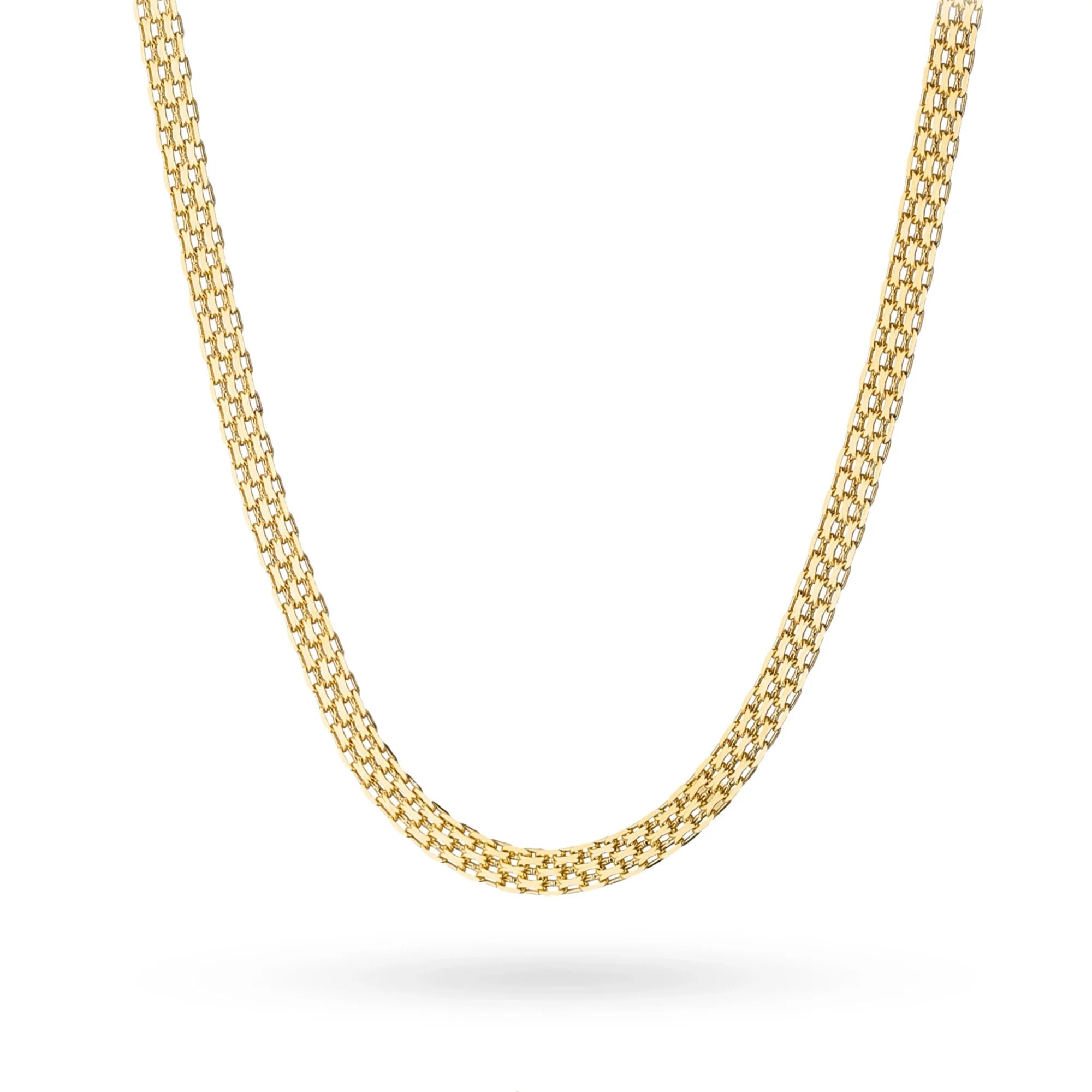 This 14-carat gold chain with a anchor weave is an exclusive accessory. Perfect for a gift.