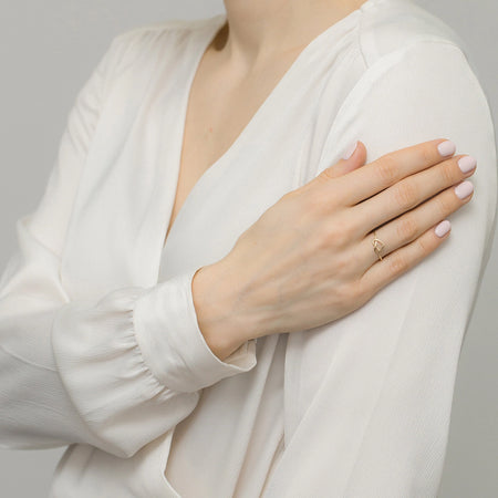 Prsteň zo žltého zlata 14k(585) v tvare srdca. Je zabalený v elegantnej krabičke, ktorá je ideálna na darovanie.